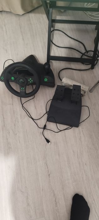 PS 3 modat  + Volan gaming (în garanție);(31 jocuri)   550 roni neg.