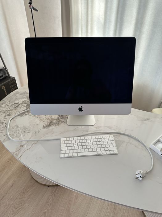 Продам iMac 21.5” Apple 2015 / 8GB / 1TB / Magic Keyboard
