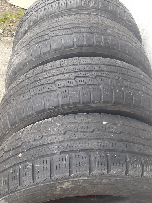 Anvelope 215/70/ 16 . Set ș.i 205/65/16 .C două.