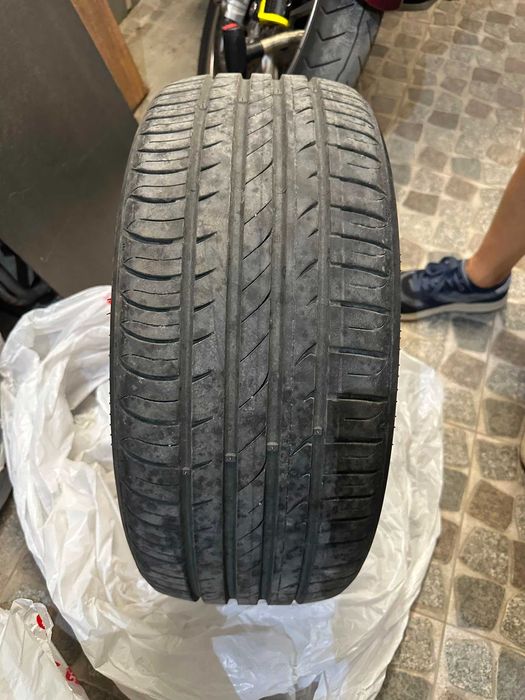 Продавам гуми 225/45 R17 летни и всесезонни