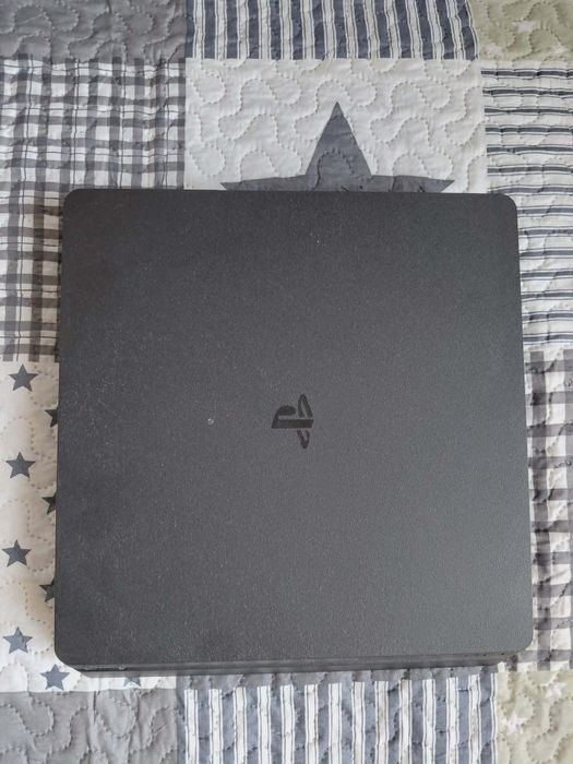 Продавам Play station 4