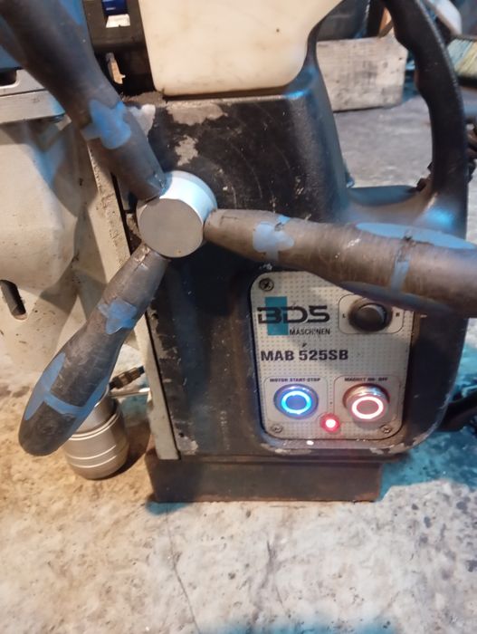 Mașina de găurit cu talpa electromagnetică