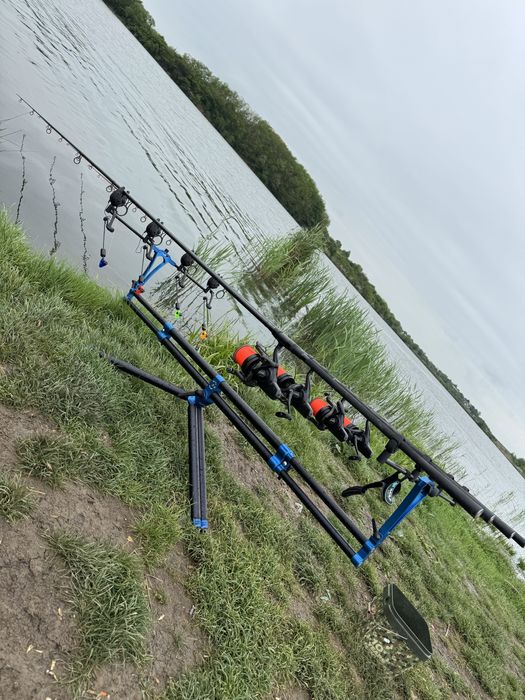 Vand 5 lansete Daiwa ninja 3,90 si 4 mulinete daiwa 24 crosscast