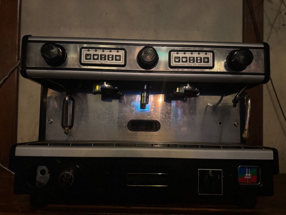 Vând espressor La Spaziale cu 2 grupuri