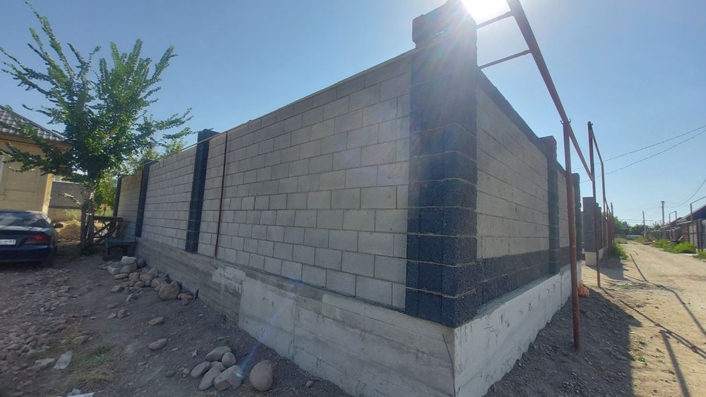 Забор из рваный кирпич