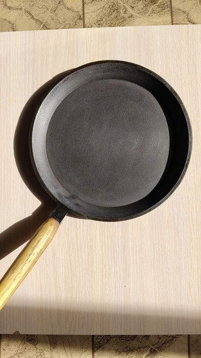 Сковорода - блинница , чугунная