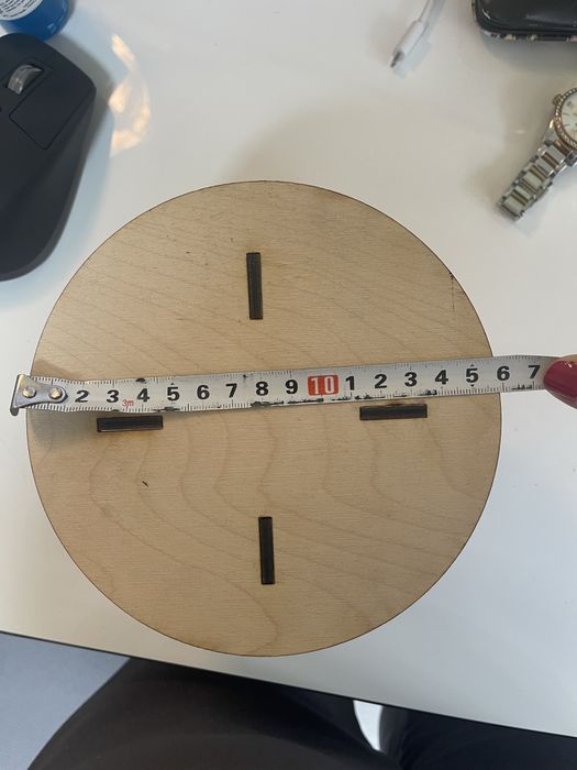 Изработка на дървена поставка за цвея (+гравиране по избор)