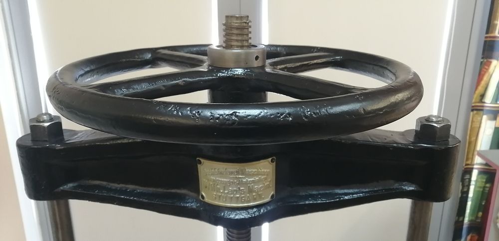 Presa legatorie model istoric