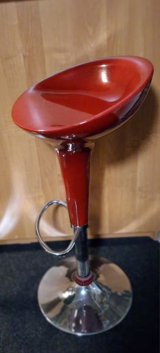 Продаю дизайнерские барные стулья