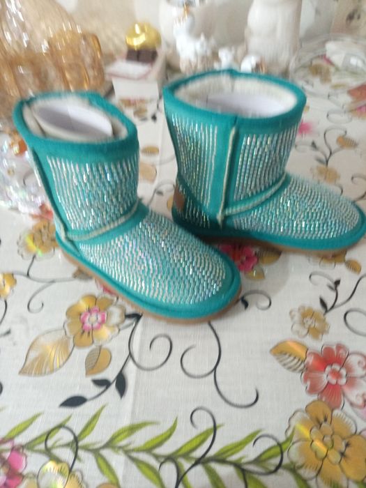 Продам новые сапоги-- уги размер 31