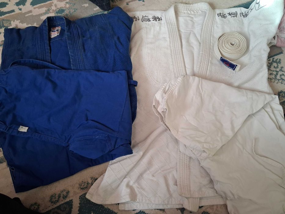 Продам 2 кимоно для дзюдо