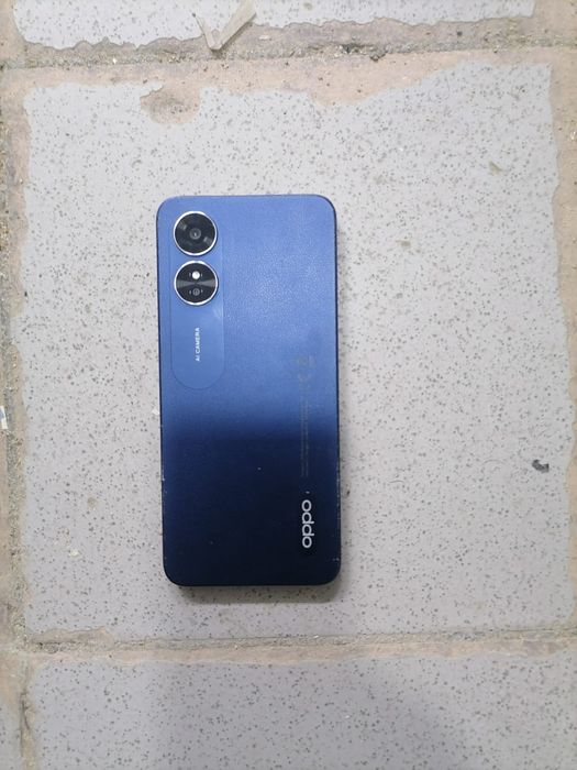 Продам телефон Oppo a17.