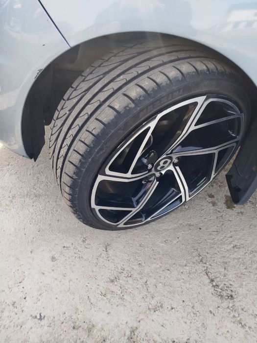 Diska balon srochna sotiladi 215/35/18. R18