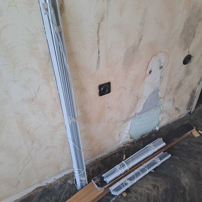 Продавам 2 броя PVC дограма