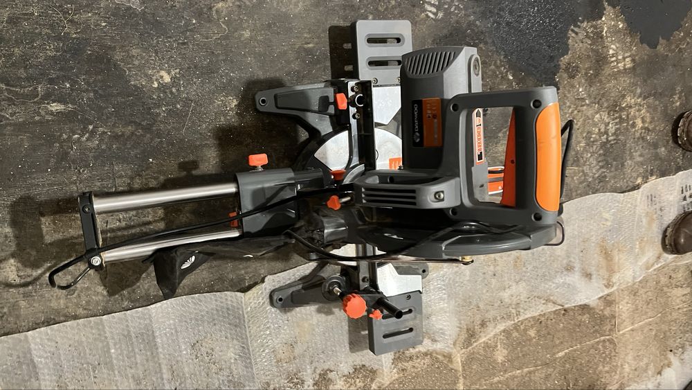 Настолен циркуляр DAEWOO