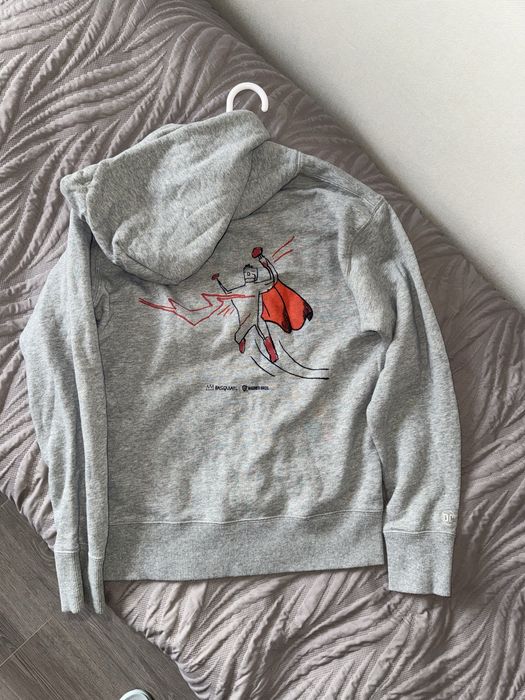 Серая толстовка Uniqlo