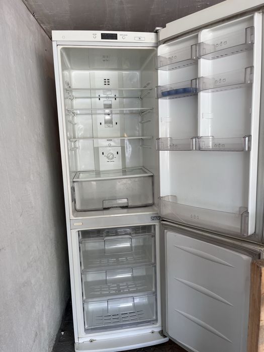 Продам Холодильник LG