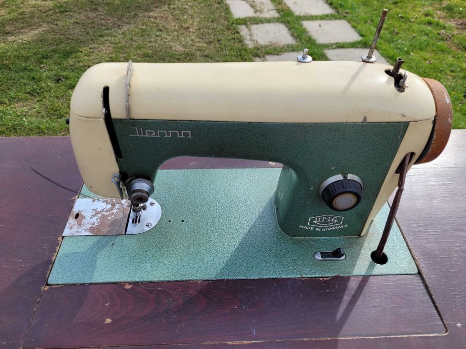 Masina de cusut ILEANA, an fabricatie 1975