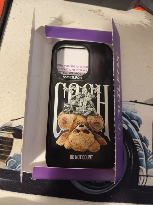 Vând husa și pro shield de iPhone 16 pro