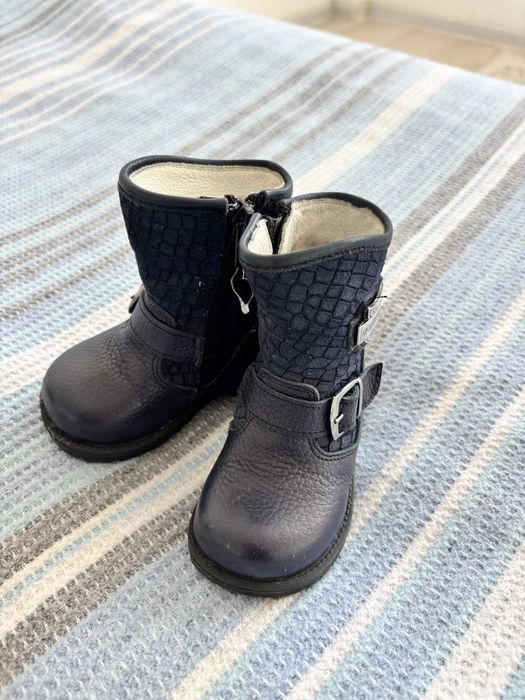 Продам теплые ботиночки