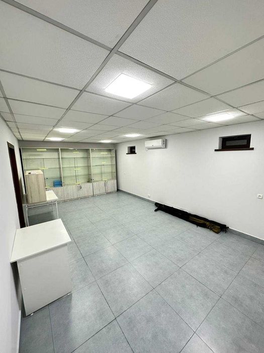 Сдается в аренду цокольное помещение на первой линии для офиса (90М2)