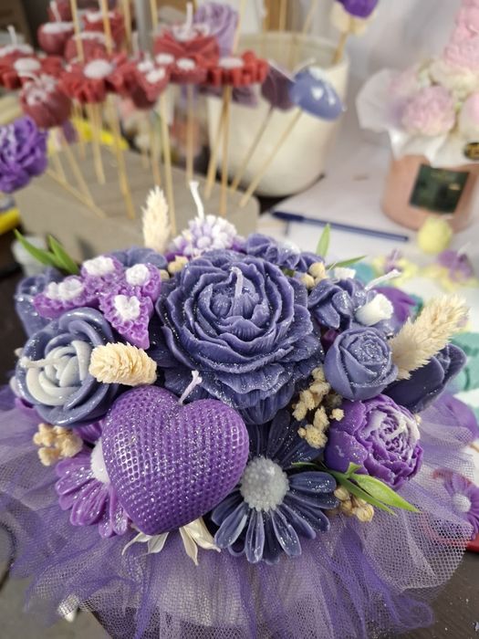 Cauți un cadou diferit?
Acest buchet din lumânări parfumate este re