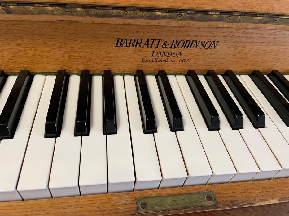 Vând pianine aduse din Anglia