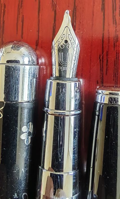 2 Писалки и един химикал UNGARO