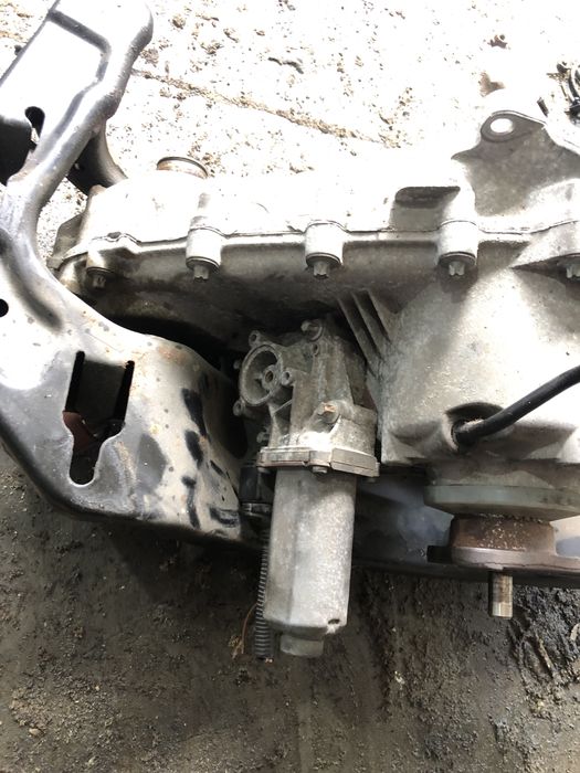 Раздатка с моторче бмв х5/х6 е70/71 5.0и ( razdatka bmw x5/x6 5.0i 408