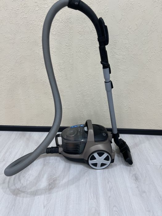 Продам мощный пылесос Philips