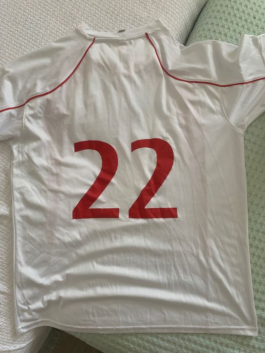 Echipament fotbal alb cu rosu