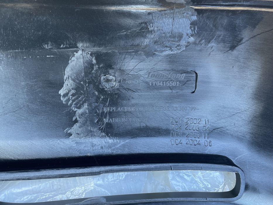 Передний бампер на Lexus Rx300