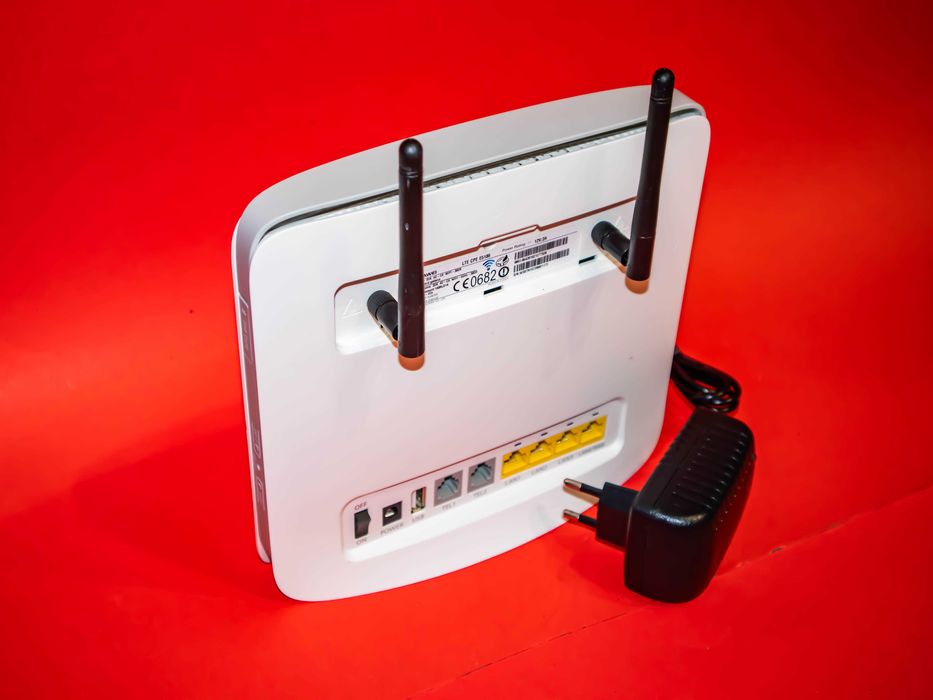 HUAWEI E5186 4G LTE SIM рутер Cat6 300Mbps Wi-Fi + Телефонна станция