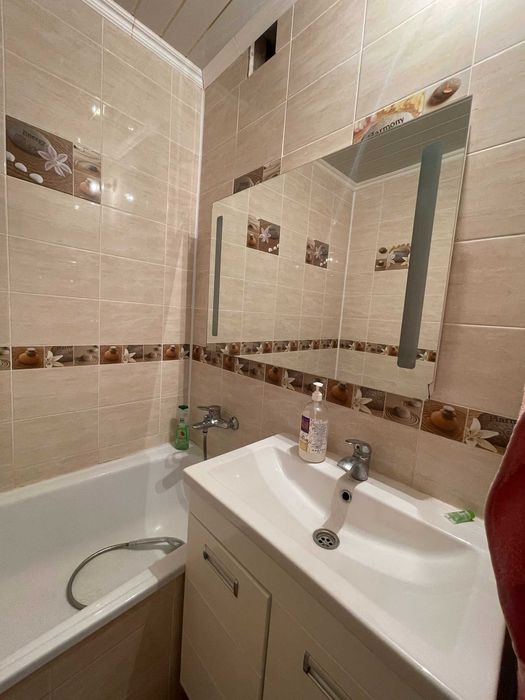 Продам 2 комнатную на 11 микрорайоне