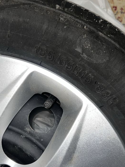 Летняя резина с дисками 4 штуки 185/65R15