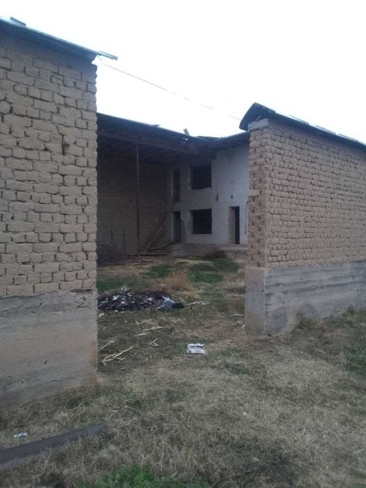 Янгийўл тумани Нуробод М39 400 метр Коробка холатида Уи сотилади