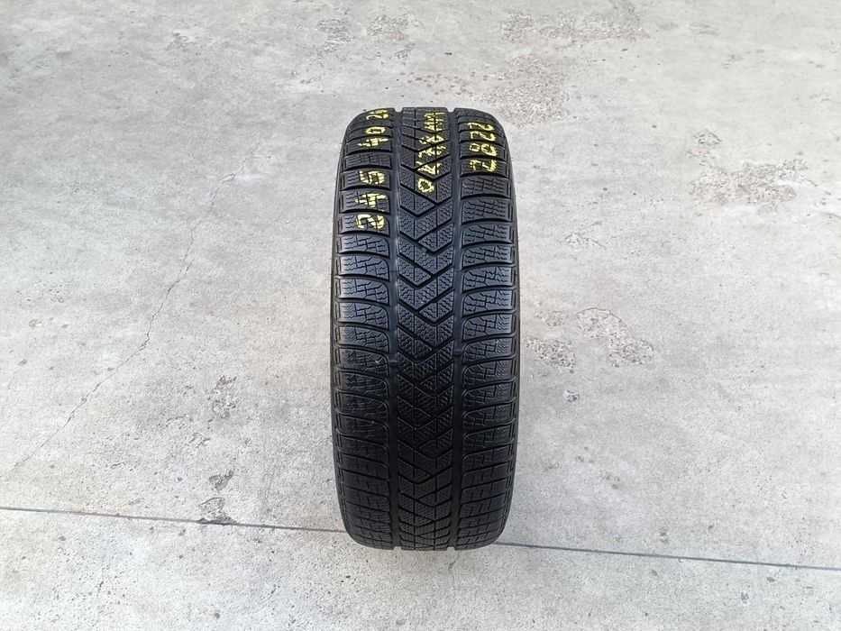 O anvelopa de iarna 245 40 20 pirelli sottozero 3 profil 7,8 dot 2822