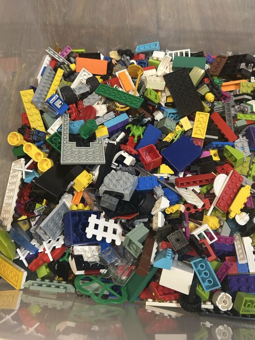 Лего части,човечета,коли…