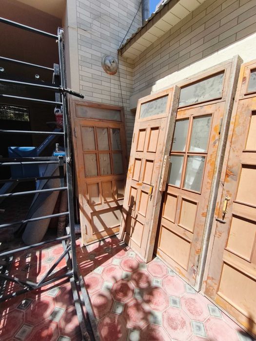 Деревянный дверь б/у