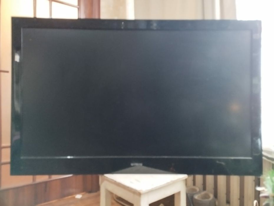 Продам срочно телевизор