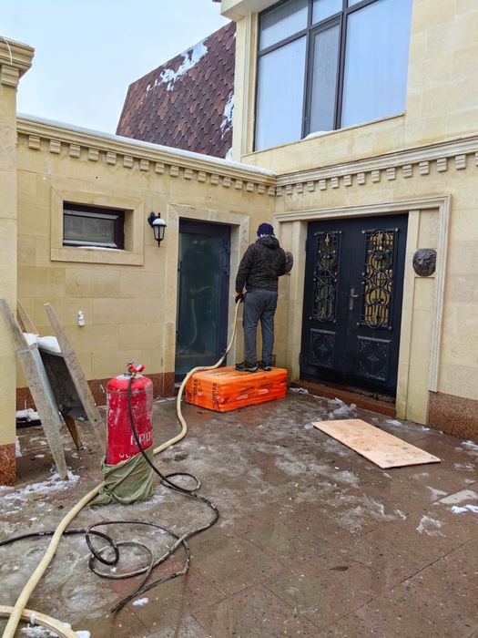 Утипление домов здания фасада крыши стен мансард пена пенополиуретан