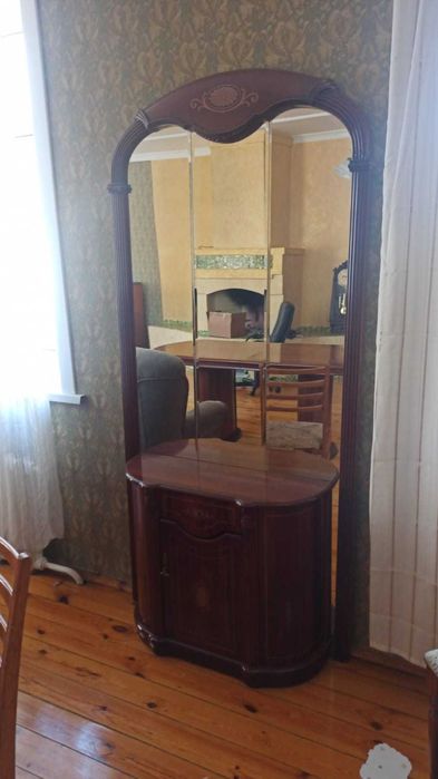 СРОЧНО! Продам комплект трюмо из дерева