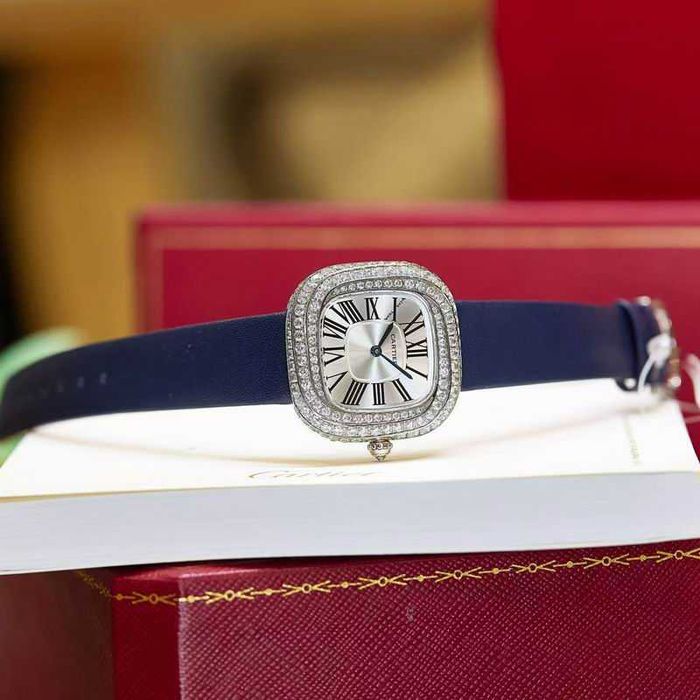Кварцов дамски часовник Cartier Coussin de Cartier