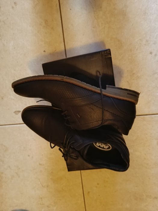 Vând pantofi bărbați