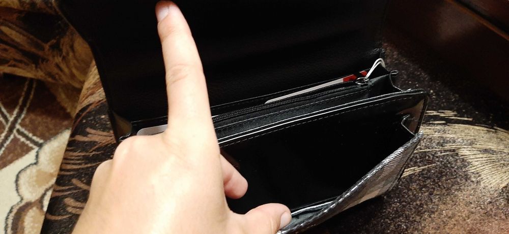 Дамски портомонета