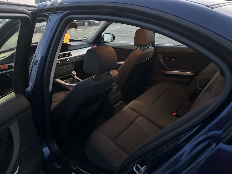 BMW E90 318D facelift