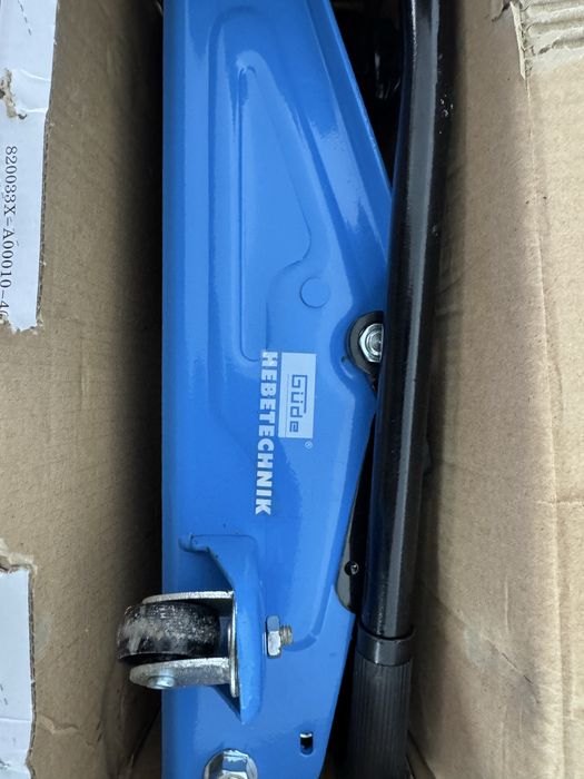 Гайковерт, крик и 2бр. стойки.