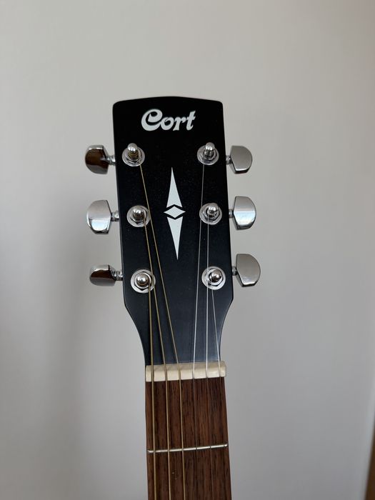 Продаю гитару Cort AD810 OP за 45 тысяч