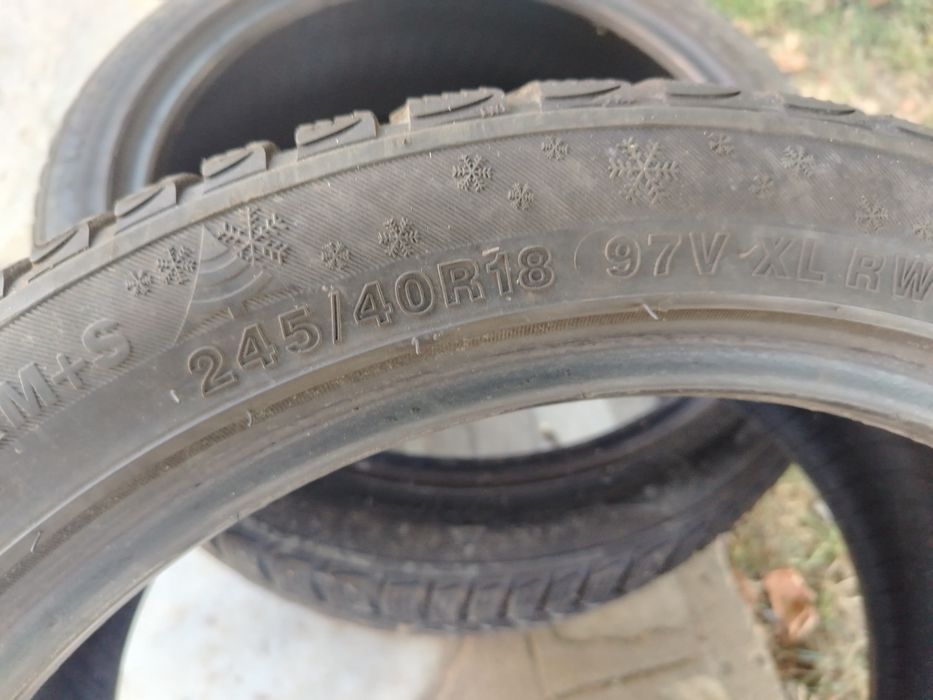 Гуми два броя 245/40/18