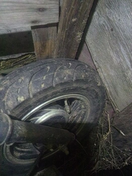 De vânzare un cross de teren și un scuter